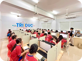 Over 1,500 students from Tri Duc High School participate in the mock IELTS test for all four skills with IELTS AI Test
